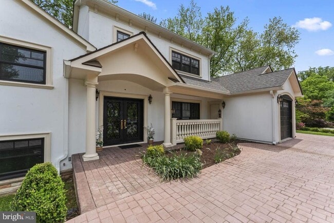 Building Photo - 5844 Bermuda Ct