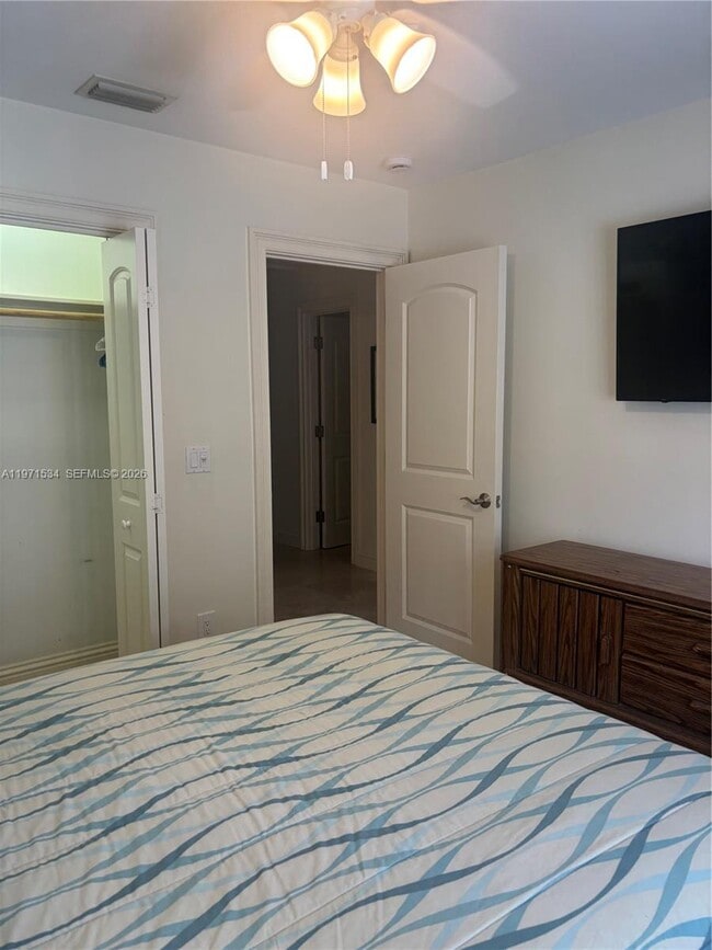 Building Photo - 42 Transylvania Ave