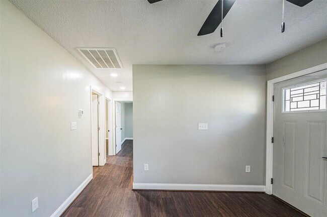 Building Photo - 204 Wilson Ave