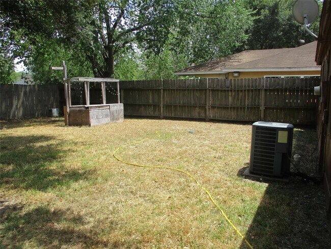 Building Photo - 7610 Lemma Dr