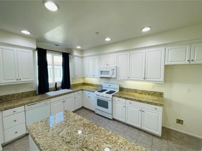 Building Photo - 33590 Willow Haven Ln