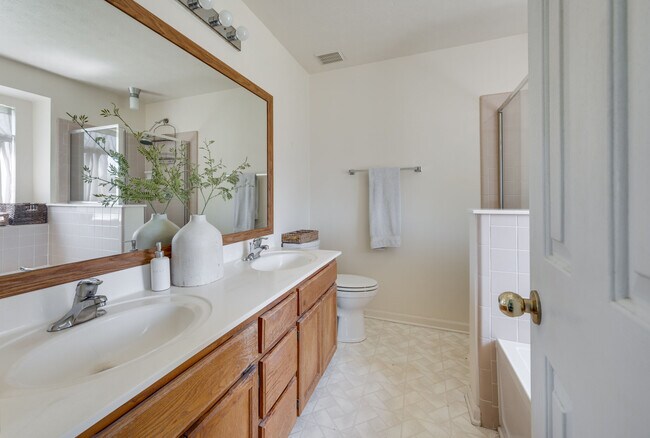 primary bathroom - 601 Hardin Shire Dr