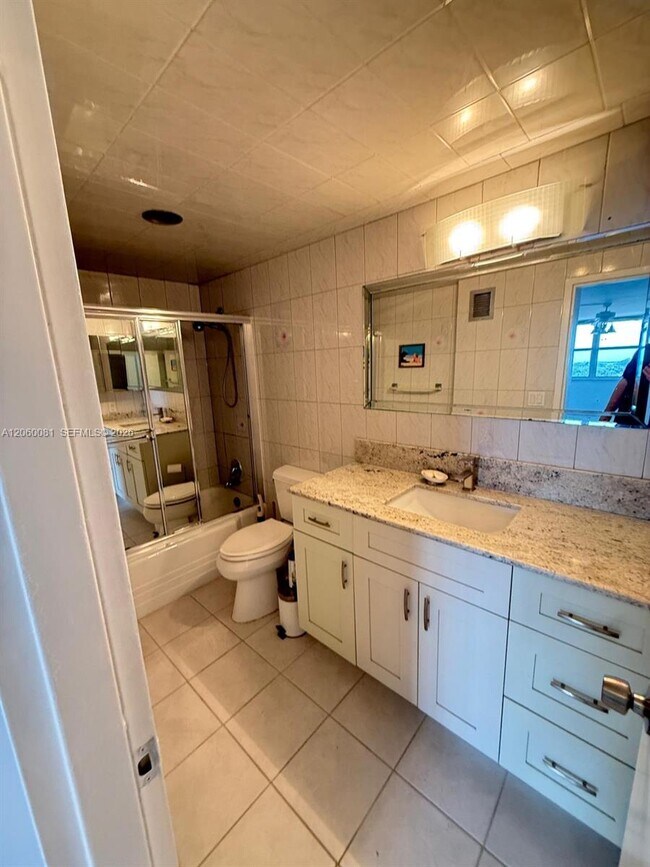 Building Photo - 5825 Collins Ave