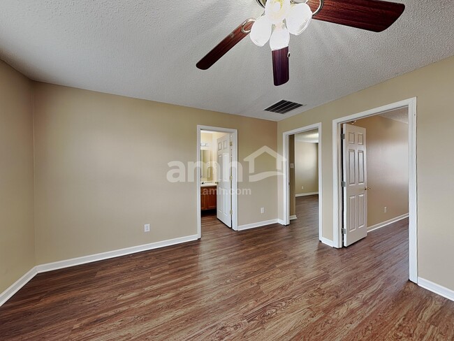 Building Photo - 2012 Fullwood Dr