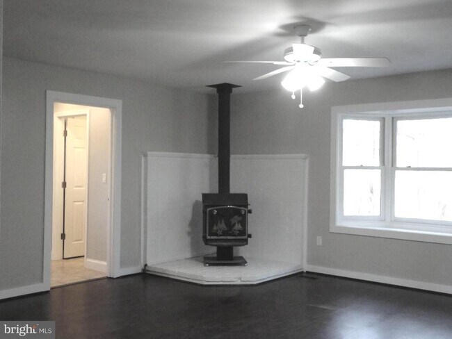 Building Photo - 814 Rustic Ln