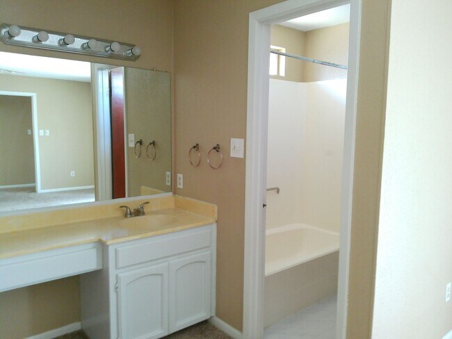 Building Photo - 862 Siskin Cir