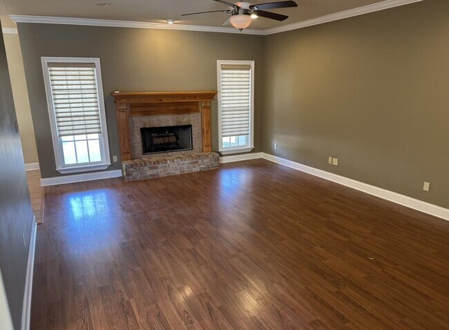 Building Photo - 693 Williams Rd