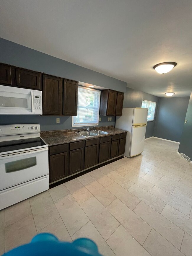 Building Photo - $1050 month/deposit Rare find! Remodeled 3bd Ranch 2 car garage in Savage Addition!