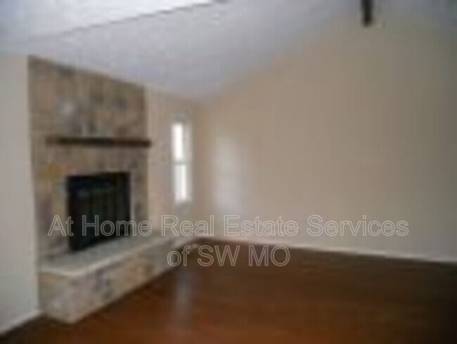 Building Photo - 936 S Main Ave