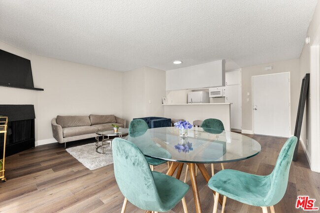 Building Photo - 257 S Manhattan Pl