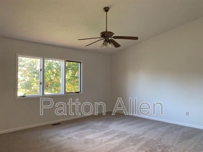 Building Photo - 125 Kyfields
