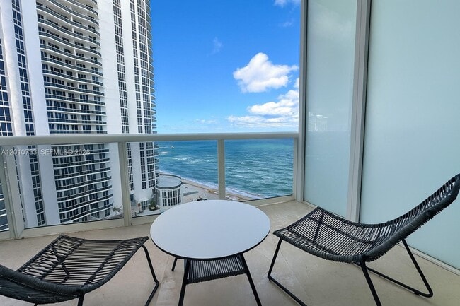 Building Photo - 15901 Collins Ave