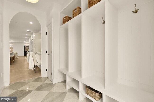 Building Photo - 1706 Bay St SE