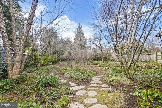 Building Photo - 136 N Irving St