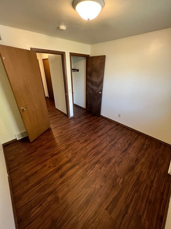 Building Photo - 3 bed/1.5 bath Duplex in Madison, WI