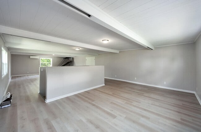 Building Photo - 90 Shaw Ln
