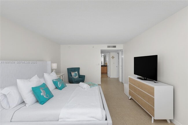 Building Photo - 6917 Collins Ave