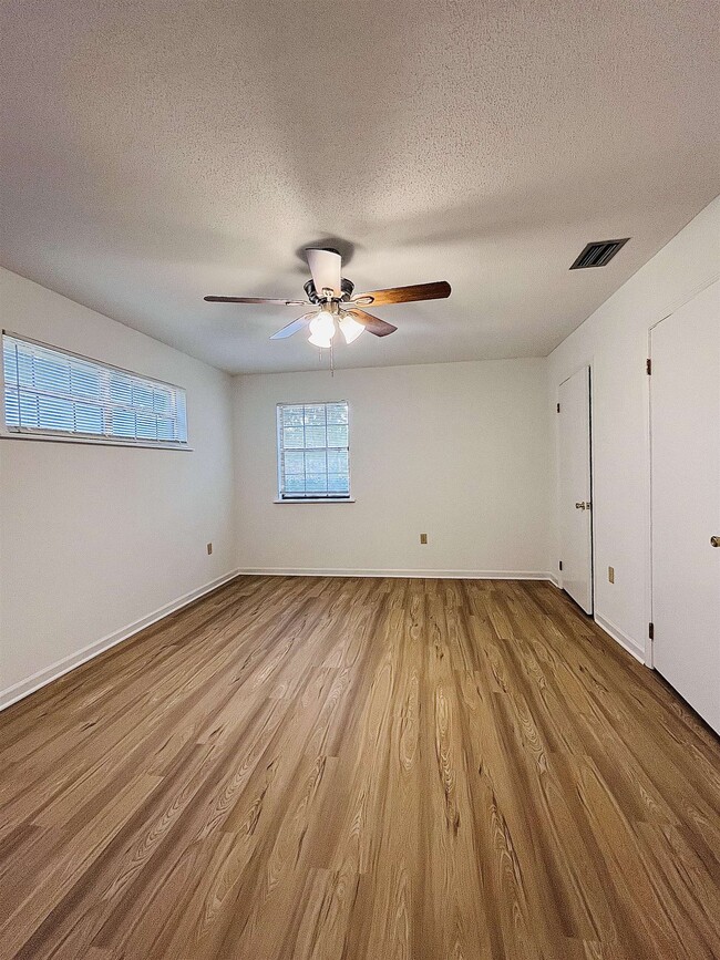 Building Photo - 8789 Louvinia Way