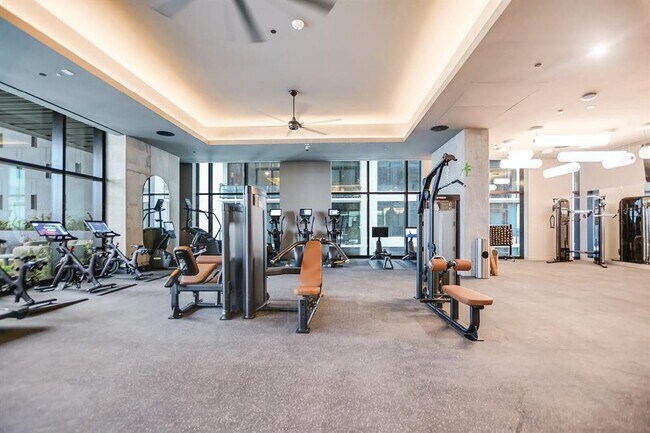 Building Photo - 610 Davis St