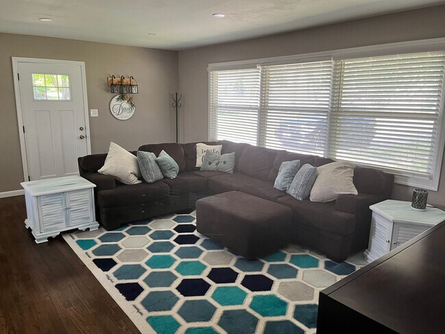 Building Photo - Charming 3BR/2BA one-level house