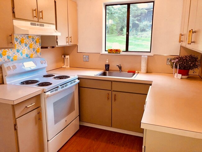 Building Photo - 61 Heritage Vlg