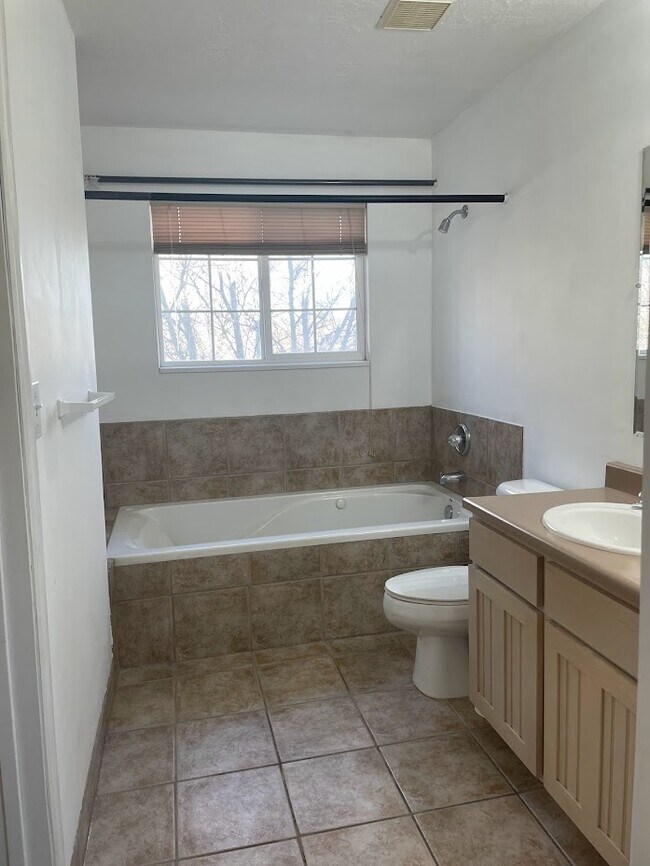 Building Photo - 3315 E Windhover Rd