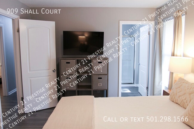 Building Photo - 909 Shall Ct