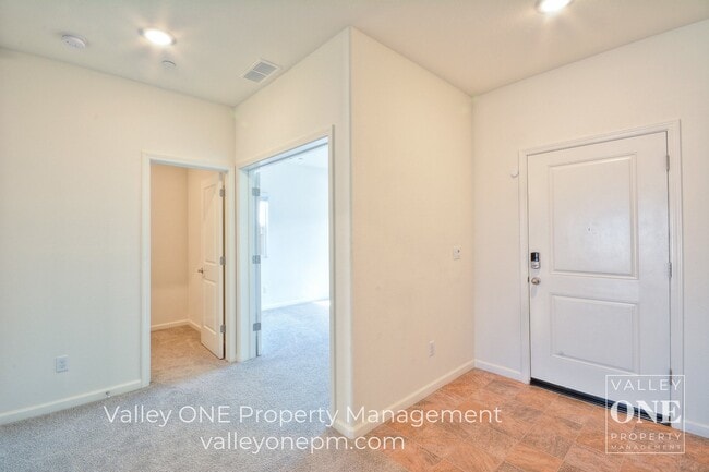 Building Photo - 933 Tipton Ln