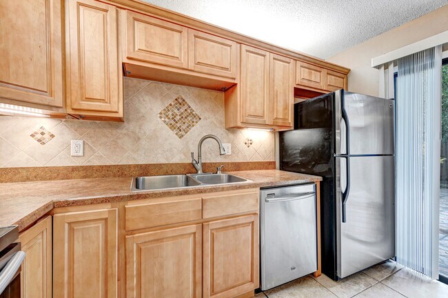 Building Photo - 2111 Vista Oaks Cir NE