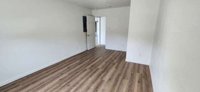 Building Photo - Beautifully Remodeled 3 Bed / 2 Bath Home with Large Backyard