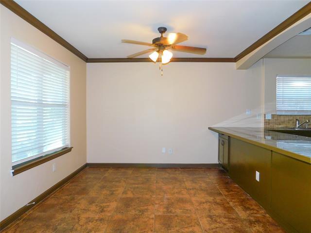 Building Photo - 558 Jay St