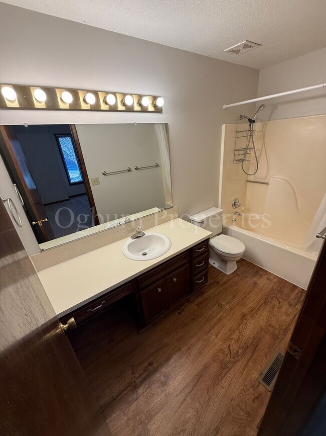 Building Photo - 1906 Winding Ridge Rd