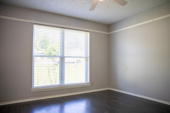 Building Photo - 3 Bedroom 2 Bath Home In Tyler ISD!