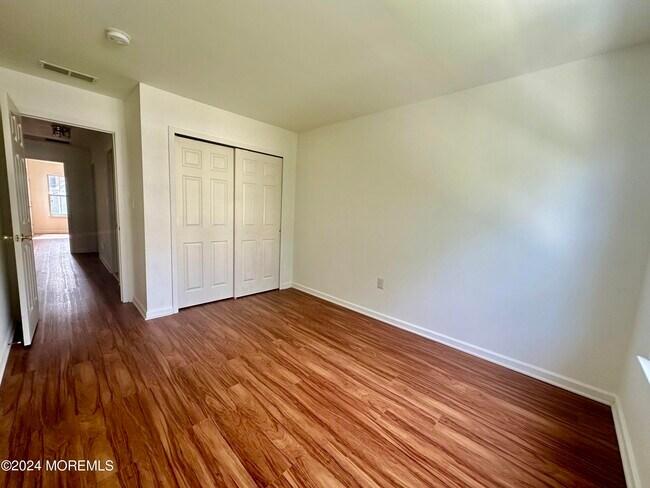 Building Photo - 39 Meadow Ln