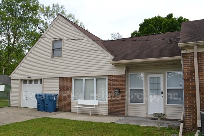 Primary Photo - 6057 Rosslyn Ave