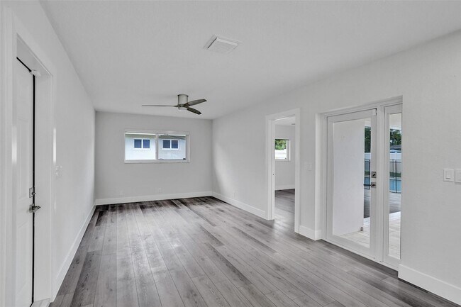 Building Photo - 5361 SW 7th St