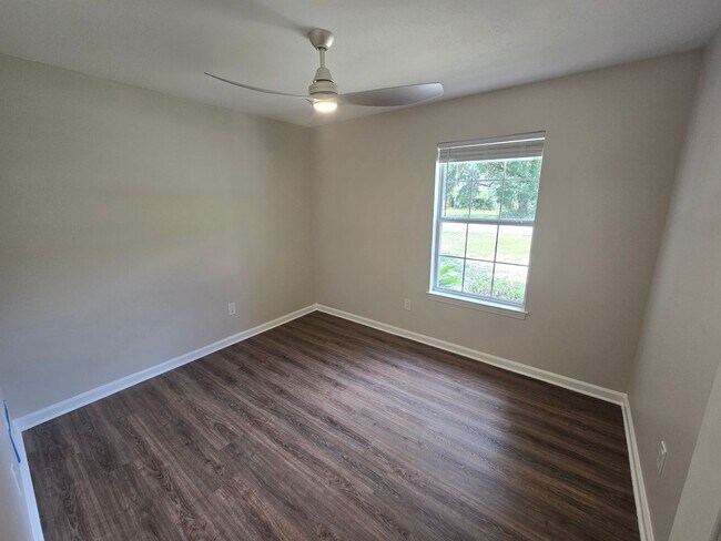 Building Photo - 3 Bedroom / 2 Bath House - Milton