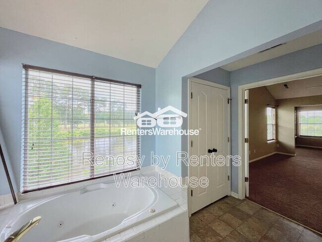 Building Photo - 601 Whisper Walk
