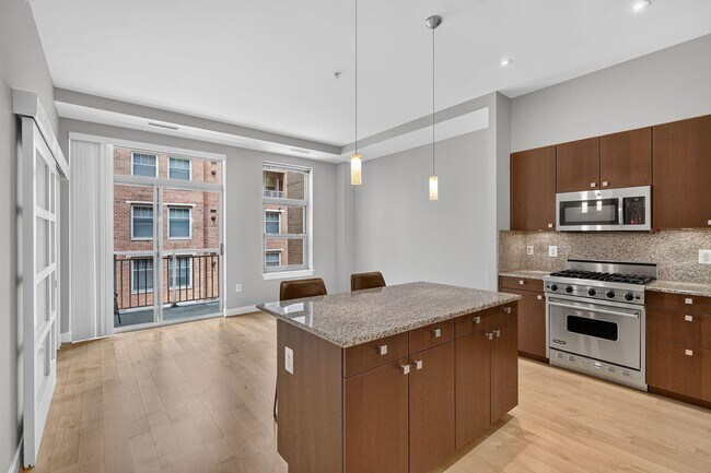 Building Photo - 2425 L St NW