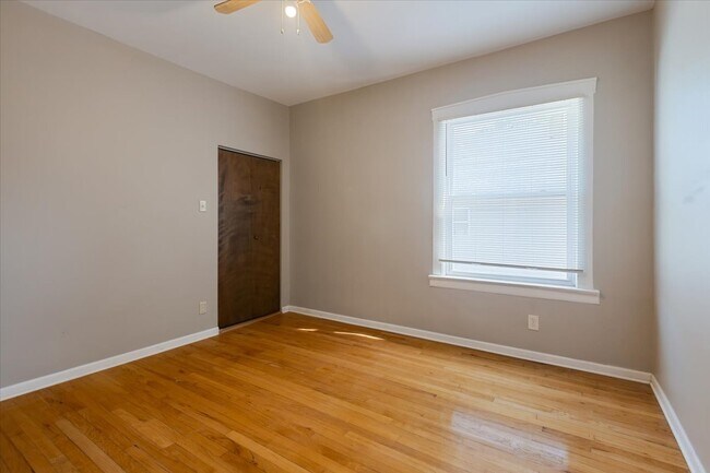 Building Photo - 1448 E 72nd Pl
