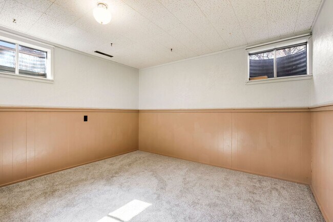 Building Photo - Updated 4 Bedroom Home in South College Heights
