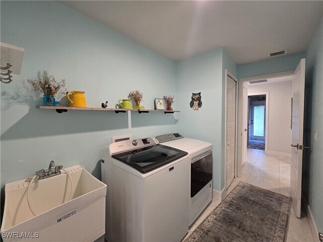 Building Photo - 2533 SW 38th Terrace