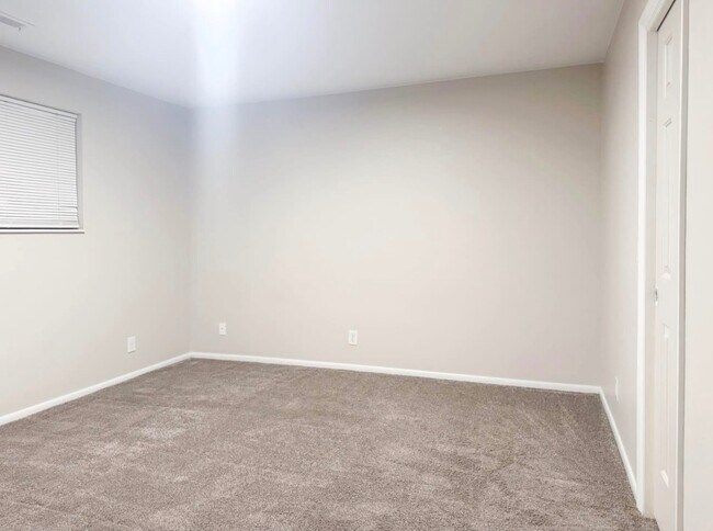 Building Photo - 525 S 1100 E