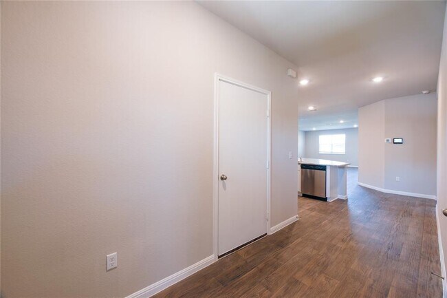 Building Photo - 106 Deep Eddy Cv