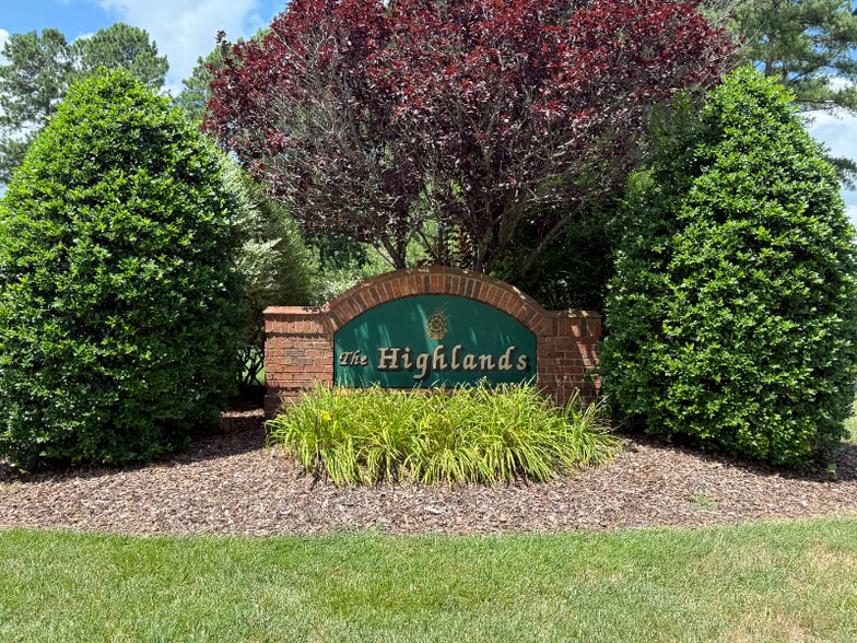 Building Photo - 1102 Kinloch Dr