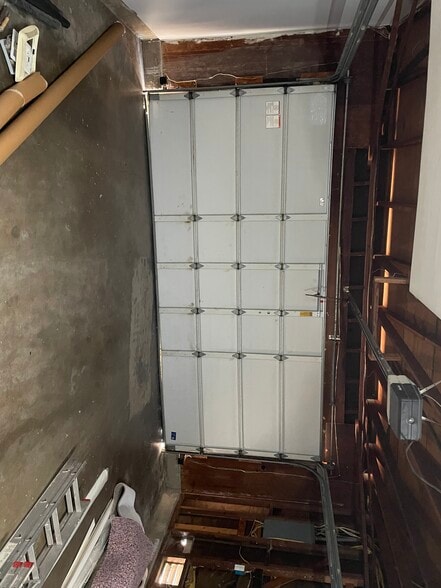 Building Photo - 291 E Rienstra St