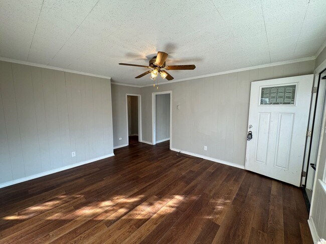 Building Photo - East AVL - Two Bedroom Apartment with Large Basement
