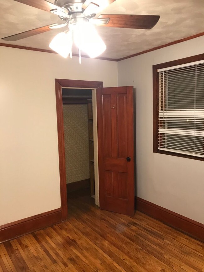 Building Photo - 7 bedroom House near Hamline