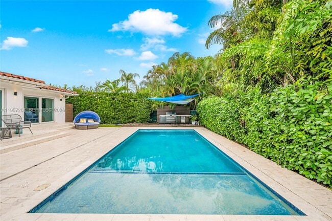 Building Photo - 1080 NE 104th St