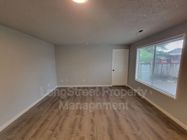 Building Photo - 3286 NE Lancaster St